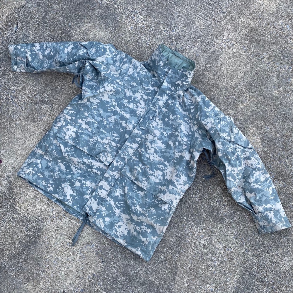 US Army ECWCS Gen II Parka XL Regular UCP Camo Gore-Tex Military Cold Weather